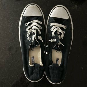 Black shoreline low top Converse